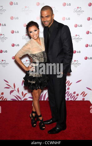 24 mai 2010 - West Hollywood, Californie, USA - Acteur Eva Longoria Parker et Tony Parker arrivant à la une nuit de la mode et de la technologie avec LG Téléphones mobiles s'est tenue au SoHo House. (Crédit Image : © Lisa O'Connor/ZUMA Press) Banque D'Images