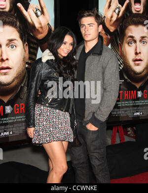 25 mai 2010 - Los Angeles, Californie, USA - Acteurs Vanessa Hudgens & ZAC EFRON arrivant à l'amener à l' Los Angeles Premiere tenue au théâtre grec. (Crédit Image : © Lisa O'Connor/ZUMA Press) Banque D'Images