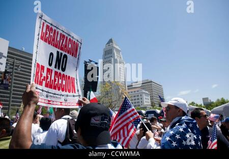 01 mai 2010 - Los Angeles, Californie, États-Unis - Des milliers de personnes se rassemblent dans le centre-ville de Los Angeles pour célébrer le premier mai et d'appeler, de protestation, de la réforme de l'immigration. (Crédit Image : Â© Leopoldo Pena/ZUMA Press) Banque D'Images