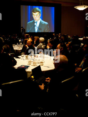 Apr 26,2010 - Washington, District de Columbia USA - Secrétaire au Commerce Gary Locke ouvre le Sommet présidentiel sur l'entrepreneuriat dans la région de Washington, D.C. à la Ronald Reagan Building. Co-organisé par les ministères du Commerce et de l'Etat, réunit plus de 275 participants de plus de 50 pays Banque D'Images