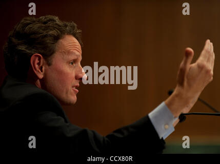 Apr 29,2010 - Washington, District de Columbia USA - Le secrétaire au Trésor Timothy Geithner témoigne devant le tribunal des Services Financiers et Gouvernement Général audience du sous-comité. (Crédit Image : © Pete Marovich/ZUMA Press) Banque D'Images