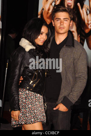 25 mai 2010 - Los Angeles, Californie, États-Unis - Vanessa Hudgens, ZAC EFRON assister à la première mondiale de l'amener à la partie qui a eu lieu au Théâtre Grec de Los Angeles, Californie Le 25 mai 2010. 2010.K65084(LONG DROIT Crédit : Â© D. Long/Globe Photos/ZUMApress.com) Banque D'Images