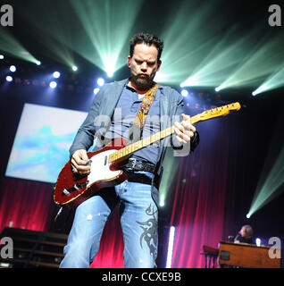 Mar 12, 2010 - Durham, Caroline du Nord), USA - Musicien GARY ALLAN effectue vivre comme son tour 2010 fait un arrêt à la Durham Performing Arts Centre situé au centre-ville de Durham. Copyright 2010 Jason Moore. Banque D'Images