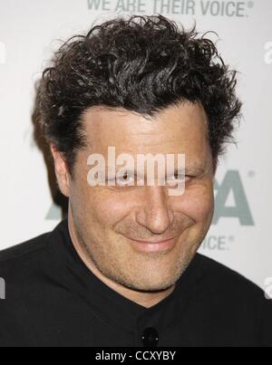 Apr 15, 2010 - New York, NY, USA - Designer Isaac Mizrahi assiste à la 13e édition de la ASPCA Bergh ballon tenu à l'Hôtel Plaza. (Crédit Image : © Nancy/Kaszerman ZUMA Press) Banque D'Images