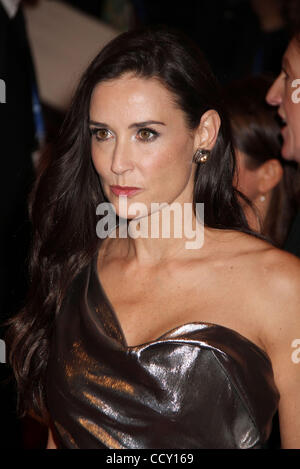 L'actrice Demi Moore assiste au Metropolitan Museum of Art's Costume Institute Gala bénéfice pour l'ouverture de la nouvelle exposition "American Woman : la structuration d'une identité nationale'. Banque D'Images