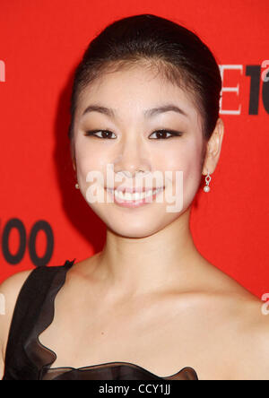 Médaille d'or de patinage sur glace vainqueur olympique KIM YU-NA assiste à l'heure 100 2010 Gala tenu au Time Warner Center. Banque D'Images