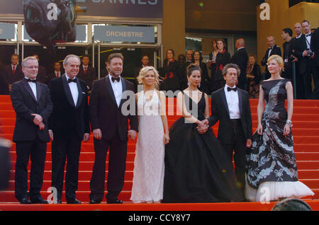 Producteur Brian Grazer, l'actrice Cate Blanchett et l'acteur Russell Crowe, assister à la soirée d'ouverture première de 'Robin des bois'. Banque D'Images