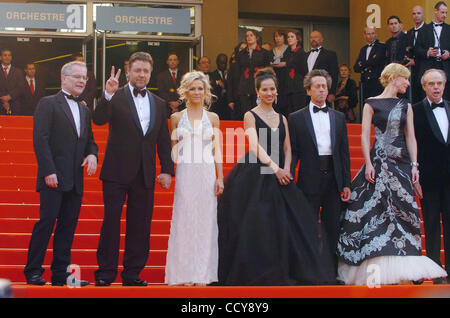 Producteur Brian Grazer, l'actrice Cate Blanchett et l'acteur Russell Crowe, assister à la soirée d'ouverture première de 'Robin des bois'. Banque D'Images