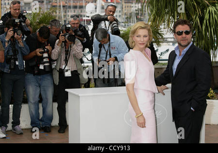 12 mai 2010 - Hollywood, Californie, États-Unis - Cate Blanchett et Russell Crowe.''Robin des Bois'' Photocall annuel 63e Festival du Film de Cannes , France 05-12-2010. K64992RHARV.(Image Crédit : Â© Roger Harvey/Photos/ZUMApress.com) Globe Banque D'Images