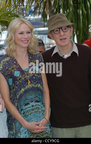 Naomi Watts actrice et scénariste/réalisateur Woody Allen assister à la 'Vous rencontrerez un Tall Dark... Banque D'Images