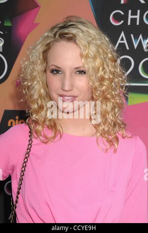 Mar 27, 2010 - Los Angeles, Californie, USA - Actrice MOLLY MCCOOK au 2010 Nickelodeon's Kids Choice Awards qui a eu lieu à l'UCLA's Pauley Pavilion, Westwood Ca. (Crédit Image : Â© Paul Fenton/ZUMA Press) Banque D'Images