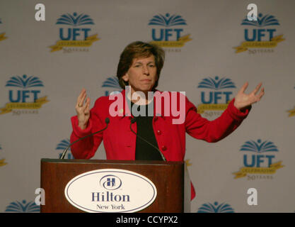 Mar. 25, 2010 - New York, New York, United States - U.F.T. Célébration du 50e anniversaire qui a eu lieu à Manhattan à l'hôtel Hilton. L'ancien président William Jefferson Clinton était le conférencier. 03-25-2010 New York K64905BCO.National Teacher's Union Européenne Randi Weingarten Président.(Image de crédit Banque D'Images