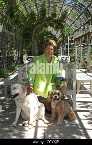 07 mai 2010 - Charlottesville, Virginie, États-Unis - Vigneron PATRICIA KLUGE à son Albemarle Estate, un 45-prix manse sur 330 hectares dans les collines de Charlottesville, Virginie Kluge est mise aux enchères de ses Albemarle et tous les accueil accueil contenu. Kluge déjà vendu certains de ses bijoux, par Sothe Banque D'Images