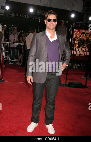 Le 11 août 2008 - Hollywood, Californie, États-Unis - J13574CHW.''TROPIC THUNDER'' LOS ANGELES PREMIERE PRÉSENTÉ PAR DES STUDIOS DREAMWORKS .MANN'S VILLAGE THEATRE, Westwood, CA .08/11/08.TOM CRUISE (crédit Image : Â© Clinton Wallace/Globe Photos/ZUMAPRESS.com) Banque D'Images