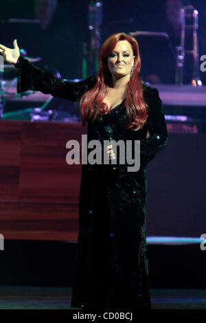 Apr 10, 2010 - Ledyard, Iowa, États-Unis - Chanteur WINONA JUDD fonctionne à Kenny Rogers : les 50 premières années au MGM Grand at Foxwoods le 10 avril 2010. (Crédit Image : © Aviv petit/ZUMA Press) Banque D'Images