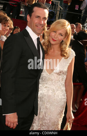 21 septembre 2008 - Hollywood, Californie, États-Unis - J13810CHW.60E Primetime Emmy Awards - Arrivals .NOKIA THEATRE, LOS ANGELES, CA .21/09/08.JON HAMM ET JENNIFER WESTFELDT (crédit Image : Â© Clinton Wallace/Globe Photos/ZUMAPRESS.com) Banque D'Images