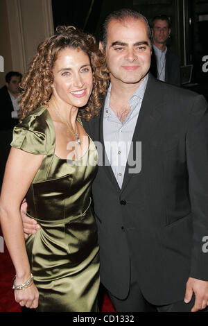 © 2008 Jerome Ware/Zuma Press MELINA KANAKAREDES actrice et son mari Peter CONSTANTINIDES pendant les arrivées à Comdey pour une guérison 2008 au bénéfice de l'Alliance de sclérose tubéreuse a tenu à l'Avalon à Hollywood, CA. Dimanche, 6 avril 2008, Avalon Hollywood, CA Banque D'Images