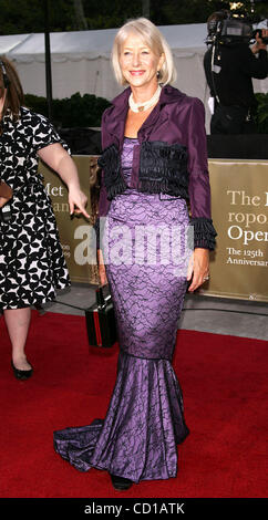 22 septembre 2008 - New York, New York, États-Unis - Helen Mirren arrive pour l'ouverture de la saison du Metropolitan Opera au Lincoln Center de New York le 22 septembre 2008... / K59673(TGA Image Crédit : Â© Terry/Gatanis ZUMAPRESS.com)/Photos Globe Banque D'Images