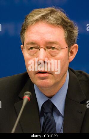 Oct 15, 2008 - Bruxelles, Belgique - Secrétaire Général du Centre européen d'entreprises RAINER PLASSMAN est représenté au cours de conférence de presse, le sommet social tripartite pour la croissance et l'emploi en avant d'un sommet du Conseil européen au siège du Conseil européen. (Crédit Image : Â© Wikto Banque D'Images