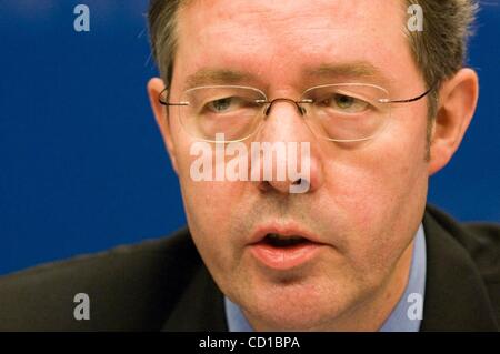 Oct 15, 2008 - Bruxelles, Belgique - Secrétaire Général du Centre européen d'entreprises RAINER PLASSMAN est représenté au cours de conférence de presse, le sommet social tripartite pour la croissance et l'emploi en avant d'un sommet du Conseil européen au siège du Conseil européen. (Crédit Image : Â© Wikto Banque D'Images