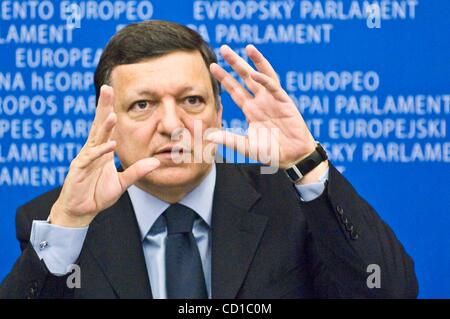Oct 21, 2008 - Strasbourg, Alzace, France - Jose Manuel Barroso assiste à une session du Parlement européen à Strasbourg. Au cours de cette session, le président français Nicolas Sarkozy a suggéré que les pays européens doivent mettre en place leurs propres fonds souverains afin d'empêcher les entreprises européennes de tomber je Banque D'Images