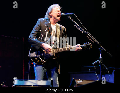 Le 29 octobre 2008, San Diego, Californie, USA Neil YOUNG en concert à l'Arena Cox mercredi soir. Crédit photo obligatoire : Peggy Peattie/San Diego Union-Tribune/ZUMA Press Banque D'Images