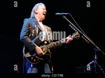 Le 29 octobre 2008, San Diego, Californie, USA Neil YOUNG en concert à l'Arena Cox mercredi soir. Crédit photo obligatoire : Peggy Peattie/San Diego Union-Tribune/ZUMA Press Banque D'Images