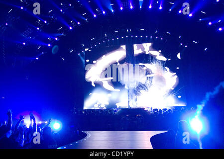 Le 7 novembre 2008 - Toronto, Ont., AC DC joue devant plus de 45 000 fans criant au Rogers Centre à Toronto (Ontario) Canada dans le cadre de leur Black Ice World Tour 2008-2009. Ray Miller / Southcreek IME / Zuma Press Banque D'Images