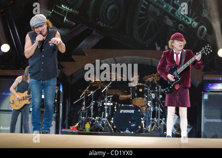 Le 7 novembre 2008 - Toronto, Ont., AC DC joue devant plus de 45 000 fans criant au Rogers Centre à Toronto (Ontario) Canada dans le cadre de leur Black Ice World Tour 2008-2009. Ray Miller / Southcreek IME / Zuma Press Banque D'Images