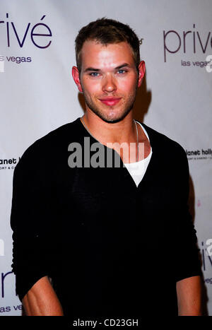 Nov 15, 2008 - Las Vegas, Nevada, USA - l'Acteur Kellan Lutz arrive à prive pour la 'Twilight' film-release party. (Crédit Image : © Valerie Nerres/ZUMA Press) Banque D'Images