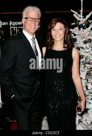 Nov 20, 2008 - Hollywood, Californie, USA - l'Acteur Ted Danson et actrice Mary Steenburgen arrivant à l 'Quatre Noëls' Première mondiale tenue au Grauman's Chinese Theatre. (Crédit Image : © Lisa O'Connor/ZUMA Press) Banque D'Images