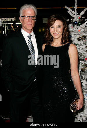 Nov 20, 2008 - Hollywood, Californie, USA - l'Acteur Ted Danson et actrice Mary Steenburgen arrivant à l 'Quatre Noëls' Première mondiale tenue au Grauman's Chinese Theatre. (Crédit Image : © Lisa O'Connor/ZUMA Press) Banque D'Images