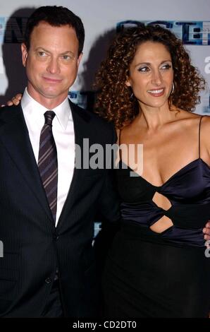 21 septembre 2004 - New York, New York, États-Unis - K39567JKRON.CSI : NY PREMIÈRE PROJECTION À L'Ed Sullivan Theater, NEW YORK New York 21/09/2004. / GARY SINISE MELINA KANAKAREDES Crédit : Image(Â© John Krondes Globe/ZUMAPRESS.com)/Photos Banque D'Images