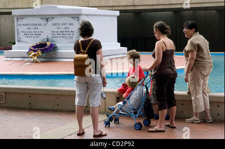 ATLANTA, GA - 31 juillet : la tombe de Martin Luther King Jr. et sa femme Coretta Scott King au centre King à Atlanta, Géorgie, le mardi, 31 juillet 2007. La région est considérée comme le berceau du mouvement des droits civils.(Photo par Erik S. moindre/pour le New York Times) Banque D'Images