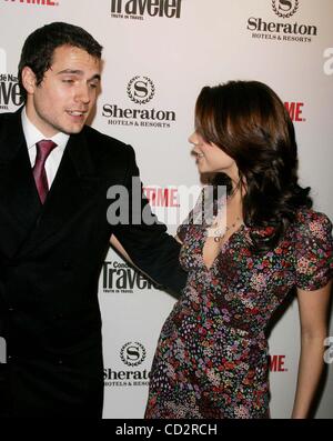 Mar. 19, 2008 - New York, New York, États-Unis - PREMIÈRE MONDIALE DE LA SAISON DEUX DE SHOWTIME'S ''THE TUDORS''.Le SHERATON NEW YORK HOTEL 03-19-2008. 2008.HENRY CAVILL ET NATALIE DORMER.K56988RM(Image Crédit : Â© Rick Mackler/Photos/ZUMAPRESS.com) Globe Banque D'Images