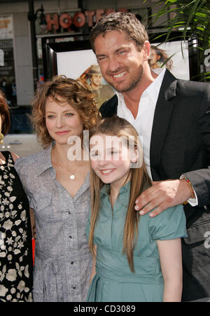 Mar 30, 2008 - Hollywood, Californie, USA - Acteurs JODIE FOSTER, Gerard Butler & ABIGAIL BRESLIN arrivant à l'île de Nim' 'Première mondiale tenue au Théâtre Chinois de Mann. (Crédit Image : © Lisa O'Connor/ZUMA Press) Banque D'Images