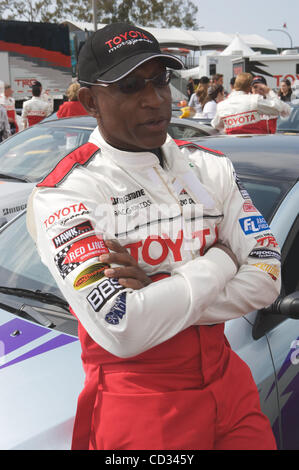 Eric Dickerson Pro Football Hall of Famer, largement considéré comme l'un des plus grands demis de l'histoire. Dans sa carrière de 10 ans, a joué pour les Los Angeles Rams, Indianapolis Colts, Los Angeles Raiders et Atlanta Falcons. En 2008 Toyota Pro/Celebrity Race Appuyer sur Day Banque D'Images