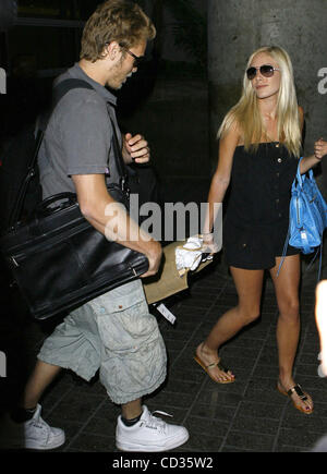 Los Angeles, 2008-4-11 / On-off de nouveau couple Heidi Montag et Spencer Pratt arrivant à l'aéroport de LAX (crédit Image : © Laguna Images/ZUMA Press) Banque D'Images