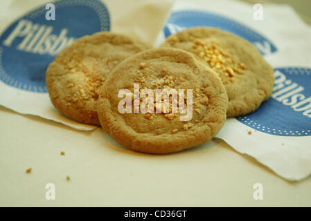 Apr 15, 2008 - Dallas, Texas, USA - Carolyn Gurtz' recette pour double-délice biscuits a remporté la somme de 1 millions d'grand-prix lors de la 43e concours Bake-Off de Pillsbury au Fairmount Hotel. (Crédit Image : © Robert Hughes/ZUMA Press) Banque D'Images