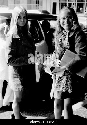 24 avril 2008 - Hollywood, Californie, États-Unis - 8048.ENSEIGNER AUX MÈRES ET MOPPETS.MAUREEN MCCORMICK EVE PLUMB. - - 1971 Crédit : Image(Â© Phil Roach/Photos/ZUMAPRESS.com) Globe Banque D'Images