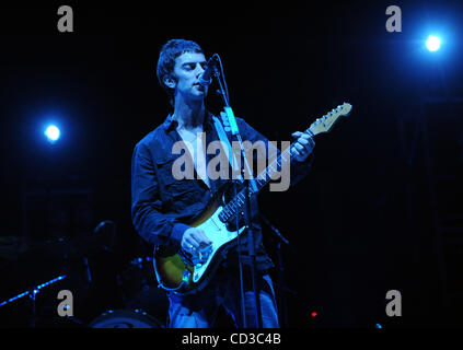 25 avr 2008 - Indio, California, USA - Musicien Richard Ashcroft de The Verve, le groupe se produit sur scène dans le cadre de la vallée de Coachella 2008 Music and Arts Festival qui aura lieu à l'Empire Polo Field situé dans la région de Indio. Les trois jours du festival permettra d'attirer des milliers de fans pour voir les musiciens Banque D'Images