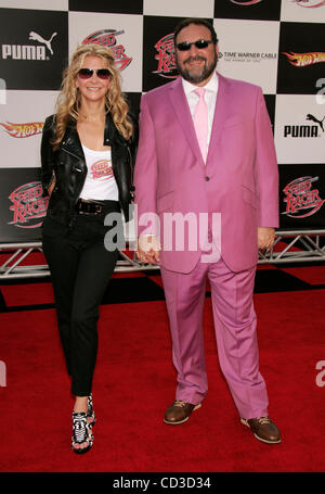 Apr 26, 2008 - Los Angeles, Californie, USA - producteur Joel Silver & femme KARYN arrivant à la "vitesse Racer' Première mondiale tenue au Nokia Theater. (Crédit Image : © Lisa O'Connor/ZUMA Press) Banque D'Images