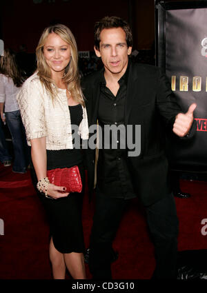 Apr 30, 2008 - Hollywood, Californie, USA - l'Acteur Ben Stiller et actrice Christine Taylor arrivant à l 'l'homme de fer' Hollywood Premiere tenue au Théâtre Chinois. (Crédit Image : © Lisa O'Connor/ZUMA Press) Banque D'Images