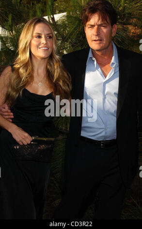 31 mai 2008 - Hollywood, Californie, États-Unis - J13375PR.CHRYSALIS BUTTERFLY BALL.Résidence privée BRENTWOOD ,CA 05-31-2008.Charlie Sheen ET SA FEMME BROOKE MUELLER. - - 2008.(Image Crédit : Â© Phil Roach/Photos/ZUMAPRESS.com) Globe Banque D'Images