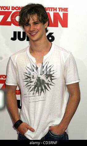 Le 4 juin 2008 - New York, New York, États-Unis - K58542ML.''VOUS NE PLAISANTE PAS AVEC LE ZOHAN'' PREMIERE.Ziegfeld Theatre, NEW YORK New York 06-04-2008. - 2008.Connor Paolo(Image Crédit : Â© Mitchell Levy/Photos/ZUMAPRESS.com) Globe Banque D'Images