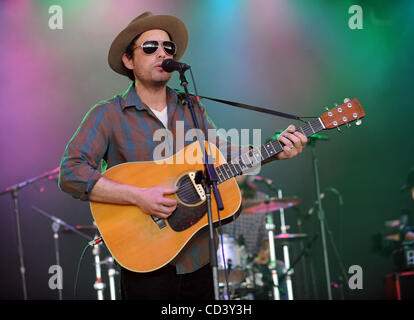 15 juin 2008 - Manchester, New York, USA - Musicien JAKOB DYLAN effectue vivre comme son 2008 tournée actuelle rend un arrêt au Bonnaroo Music and Arts Festival. Les quatre jours de camping multi-étape festival attire plus de 90 000 fans de musique et est maintenu sur une ferme de 700 acres dans le Tennessee. Copyright 2008 Jason Banque D'Images