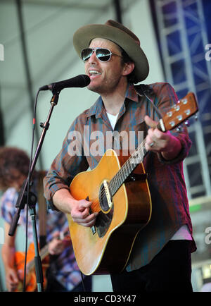 15 juin 2008 - Manchester, New York, USA - Musicien JAKOB DYLAN effectue vivre comme son 2008 tournée actuelle rend un arrêt au Bonnaroo Music and Arts Festival. Les quatre jours de camping multi-étape festival attire plus de 90 000 fans de musique et est maintenu sur une ferme de 700 acres dans le Tennessee. Copyright 2008 Jason Banque D'Images