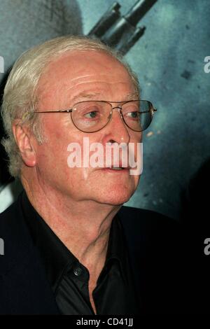 Le 14 juillet 2008 - New York, New York, États-Unis - LA PREMIÈRE DE THE DARK KNIGHT DANS L'AMC LOEWS LINCOLN SQUARE À NEW YORK New York le 07-14-2008. - 2008..MICHAEL CAINE.K58787ML(Image Crédit : Â© Mitchell Levy/Photos/ZUMAPRESS.com) Globe Banque D'Images