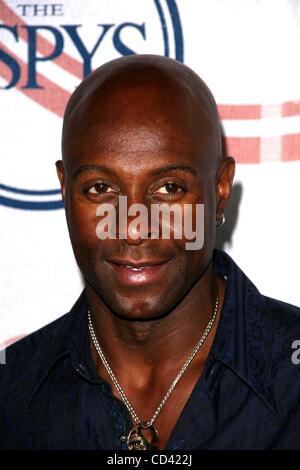 16 juillet 2008 - New York, New York, États-Unis - 2008 L'événement à l'ESPY Géant J Bar and Lounge à Los Angeles, CA 07-15-2008..Image : Jerry Rice .. James Diddick / K58797(JDI Image Crédit : Â© Mitchell Levy/Photos/ZUMAPRESS.com) Globe Banque D'Images
