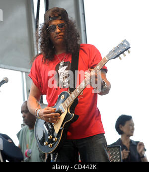 Août 3, 2008 - Chicago, Illinois, USA - Le guitariste SLASH fonctionne à l'Kidzapalooza, dans le cadre de l'édition 2008 du Festival de musique Lollapalooza. Les trois jours du festival de musique multi-étape attirera des milliers de fans de musique à Grant Park situé au centre-ville de Chicago. Copyright 2008 Jason Moore. Obligatoire Banque D'Images